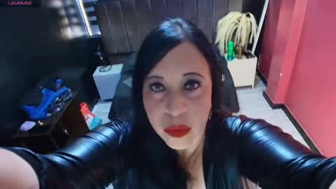 Laura wallets online show from 21, 2, 2026