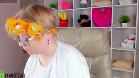 Snapshot of lauraaa_smith chatting on 4, 2, 2026 Laura online show from 4, 2, 2026