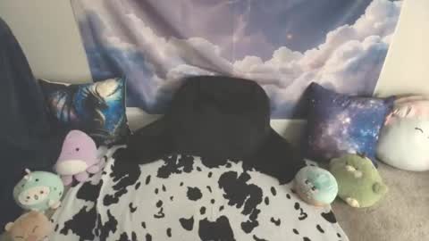 Snapshot of laurachan chatting on 9, 3, 2026 LauraChan online show from 9, 3, 2026
