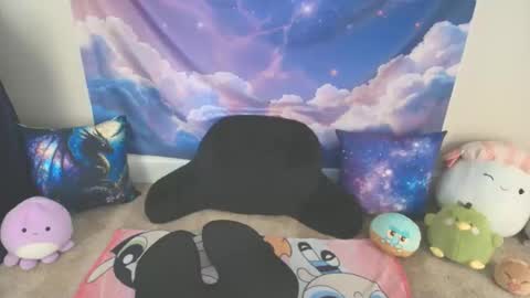 Snapshot of laurachan chatting on 29, 4, 2026 LauraChan online show from 29, 4, 2026