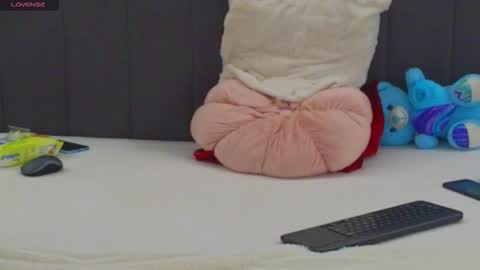 Snapshot of lauradelight chatting on 17, 3, 2026 NatalieDelight online show from 17, 3, 2026