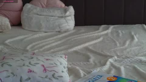 Snapshot of lauradelight chatting on 23, 4, 2026 NatalieDelight online show from 23, 4, 2026