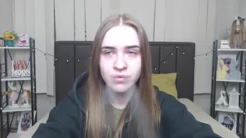 Snapshot of laurahlot chatting on 12, 10, 2025 LauraHlot online show from 12, 10, 2025