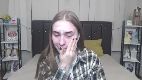 Snapshot of laurahlot chatting on 13, 10, 2025 LauraHlot online show from 13, 10, 2025