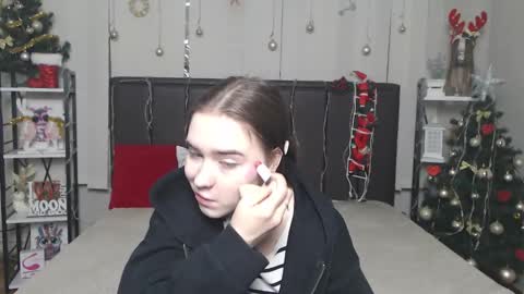 Snapshot of laurahlot chatting on 15, 12, 2025 LauraHlot online show from 15, 12, 2025