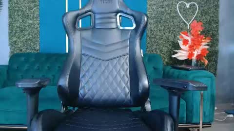 laura online show from 17, 7, 2026