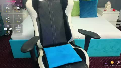 Snapshot of lauramirage chatting on 19, 12, 2024 LauraMirage online show from 19, 12, 2024