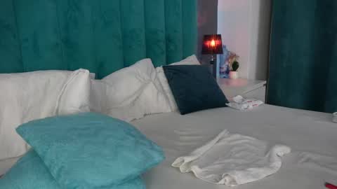 Snapshot of lauramirage chatting on 17, 2, 2025 LauraMirage online show from 17, 2, 2025
