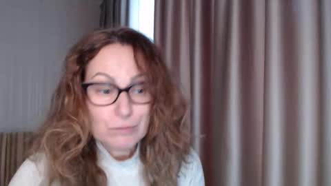 Lauraoven1 online show from 12, 11, 2025