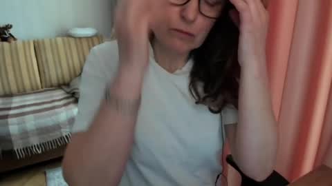 Snapshot of lauraoven1 chatting on 2, 4, 2026 Lauraoven1 online show from 2, 4, 2026