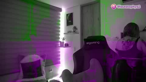 Laura online show from 4, 3, 2025