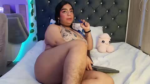 Snapshot of lauravince4195 chatting on 8, 3, 2026 laura online show from 8, 3, 2026