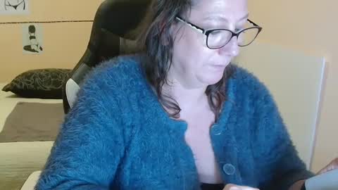 Snapshot of laureanne50 chatting on 4, 12, 2024 laureanne online show from 4, 12, 2024