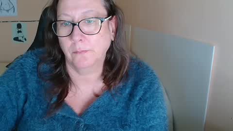 Snapshot of laureanne50 chatting on 8, 12, 2024 laureanne online show from 8, 12, 2024