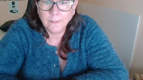 Snapshot of laureanne50 chatting on 9, 12, 2024 laureanne online show from 9, 12, 2024