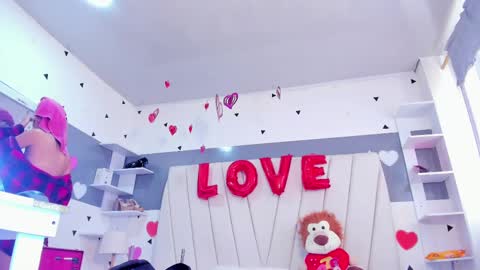 Laurem online show from 1, 3, 2025