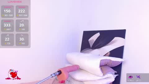 Lauren Gill online show from 11, 11, 2025