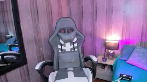 LaurenHazel  online show from 17, 12, 2025