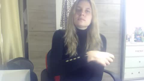 Snapshot of laurenmy chatting on 12, 10, 2025 laurenmy online show from 12, 10, 2025