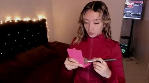 laurenn_111 online show from 15, 6, 2026