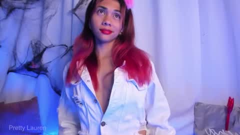 Snapshot of laurenn__1 chatting on 25, 10, 2025 Lauren online show from 25, 10, 2025