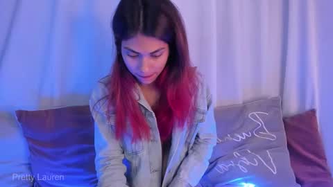 Snapshot of laurenn__1 chatting on 4, 11, 2025 Lauren online show from 4, 11, 2025