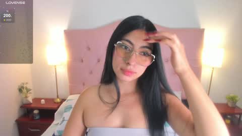 Snapshot of laurenn_smitth chatting on 13, 1, 2025 laurenn_smitth online show from 13, 1, 2025