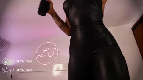 Lauren Saenz online show from 28, 1, 2025