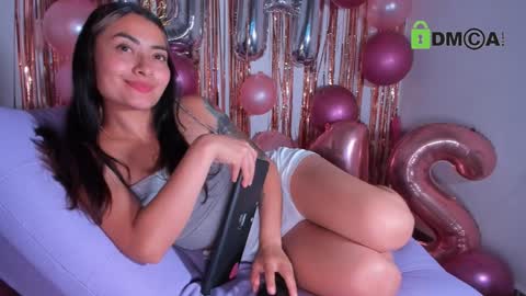 Snapshot of laurent_a chatting on 3, 12, 2024 Lucie online show from 3, 12, 2024