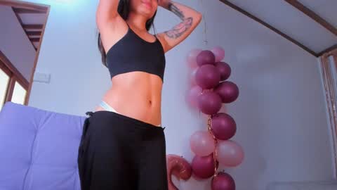 Snapshot of laurent_a chatting on 3, 1, 2025 Lucie online show from 3, 1, 2025