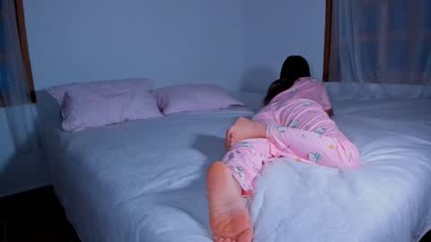 Snapshot of laurent_a chatting on 6, 3, 2025 Lucie online show from 6, 3, 2025