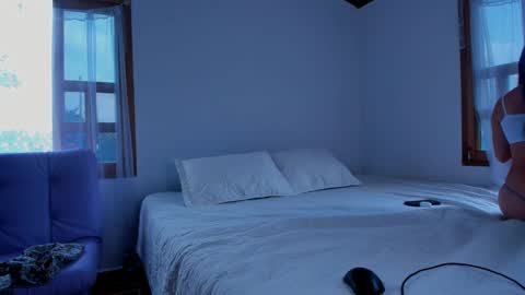 Snapshot of laurent_a chatting on 10, 3, 2025 Lucie online show from 10, 3, 2025