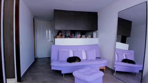 Snapshot of laurent_a chatting on 10, 9, 2025 Lucie online show from 10, 9, 2025