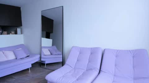 Snapshot of laurent_a chatting on 17, 9, 2025 Lucie online show from 17, 9, 2025