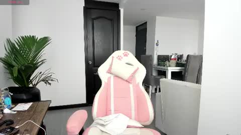daniela angel     online show from 7, 7, 2026