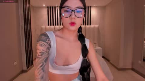 Snapshot of laurentconnor chatting on 13, 11, 2025 Lau online show from 13, 11, 2025