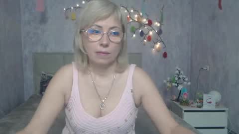 Snapshot of laurenwishy chatting on 6, 4, 2026 Lauren online show from 6, 4, 2026