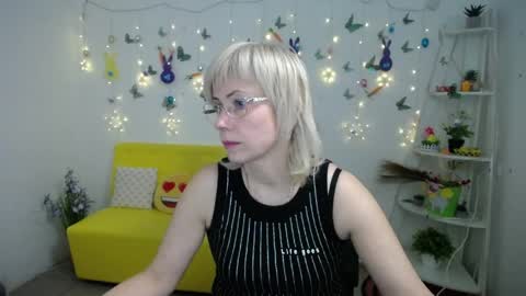 Snapshot of laurenwishy chatting on 8, 4, 2026 Lauren online show from 8, 4, 2026