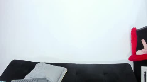 LauryJonson  online show from 18, 1, 2026