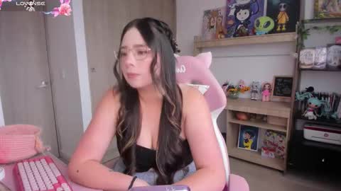 Snapshot of lauu_r chatting on 18, 3, 2026 online show from 18, 3, 2026