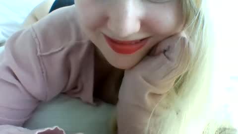 layannalea online show from 2, 12, 2024