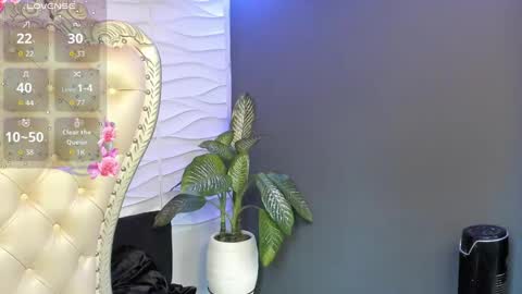 Layla online show from 11, 9, 2025