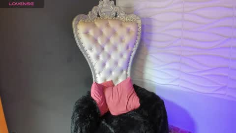 Layla online show from 15, 4, 2026