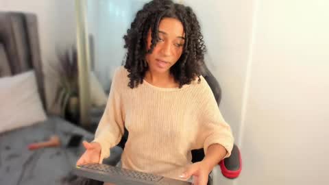 layla_clarke online show from 28, 2, 2025