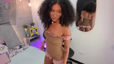 layla_clarke online show from 18, 11, 2025
