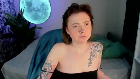 Layla online show from 5, 12, 2025