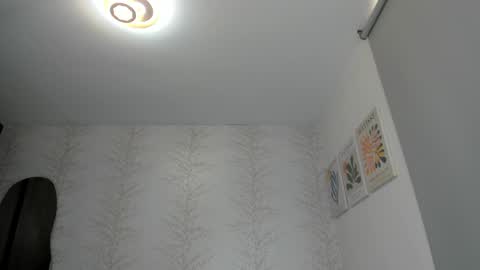 Layla Vanegas online show from 25, 1, 2025