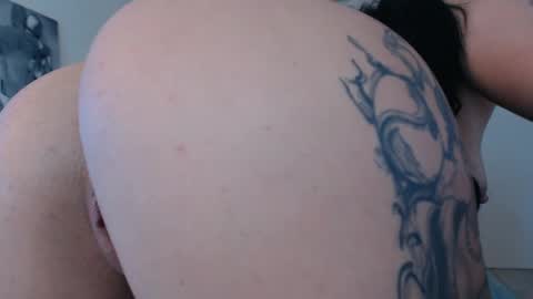 laylacruz online show from 28, 1, 2025