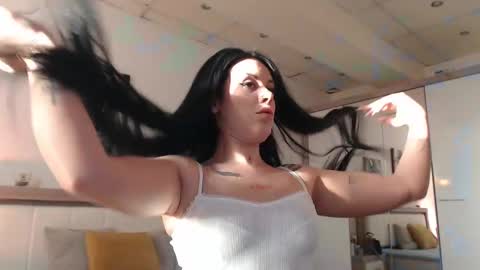 laylacruz online show from 30, 1, 2025