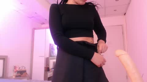 laylacruz online show from 24, 2, 2025